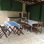 Ampla casa com piscina a 200 metros da praia do Lazaro e Sununga